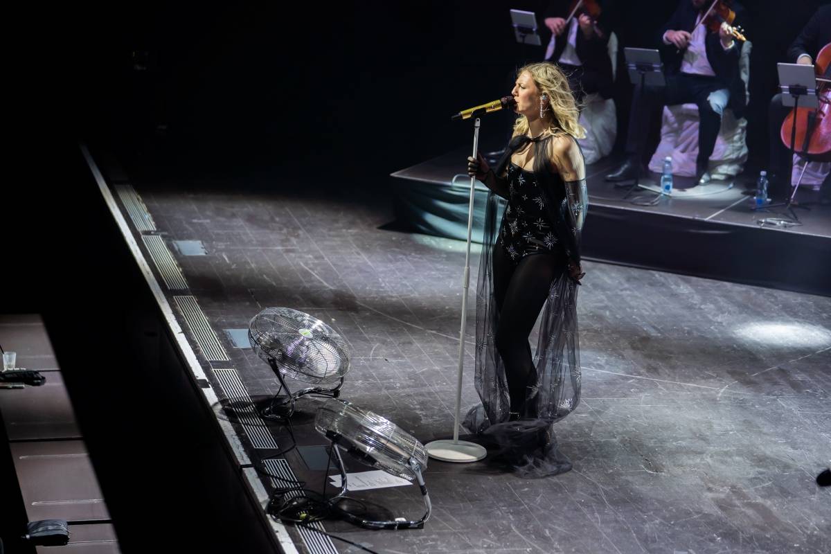 Lenny jak ji neznáte. Za doprovodu smyčcového orchestru představila v Brně své písně v unikátních aranžích