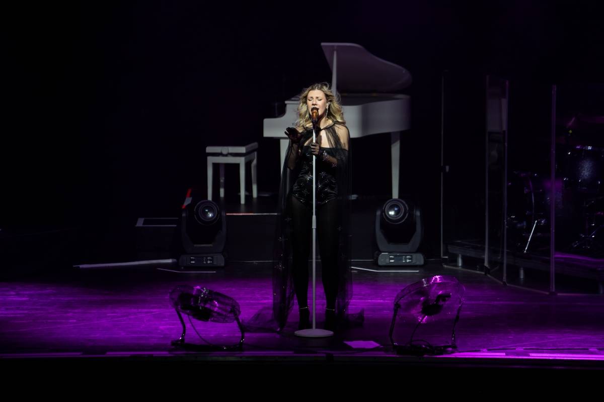 Lenny jak ji neznáte. Za doprovodu smyčcového orchestru představila v Brně své písně v unikátních aranžích