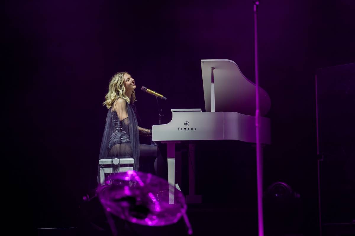 Lenny jak ji neznáte. Za doprovodu smyčcového orchestru představila v Brně své písně v unikátních aranžích