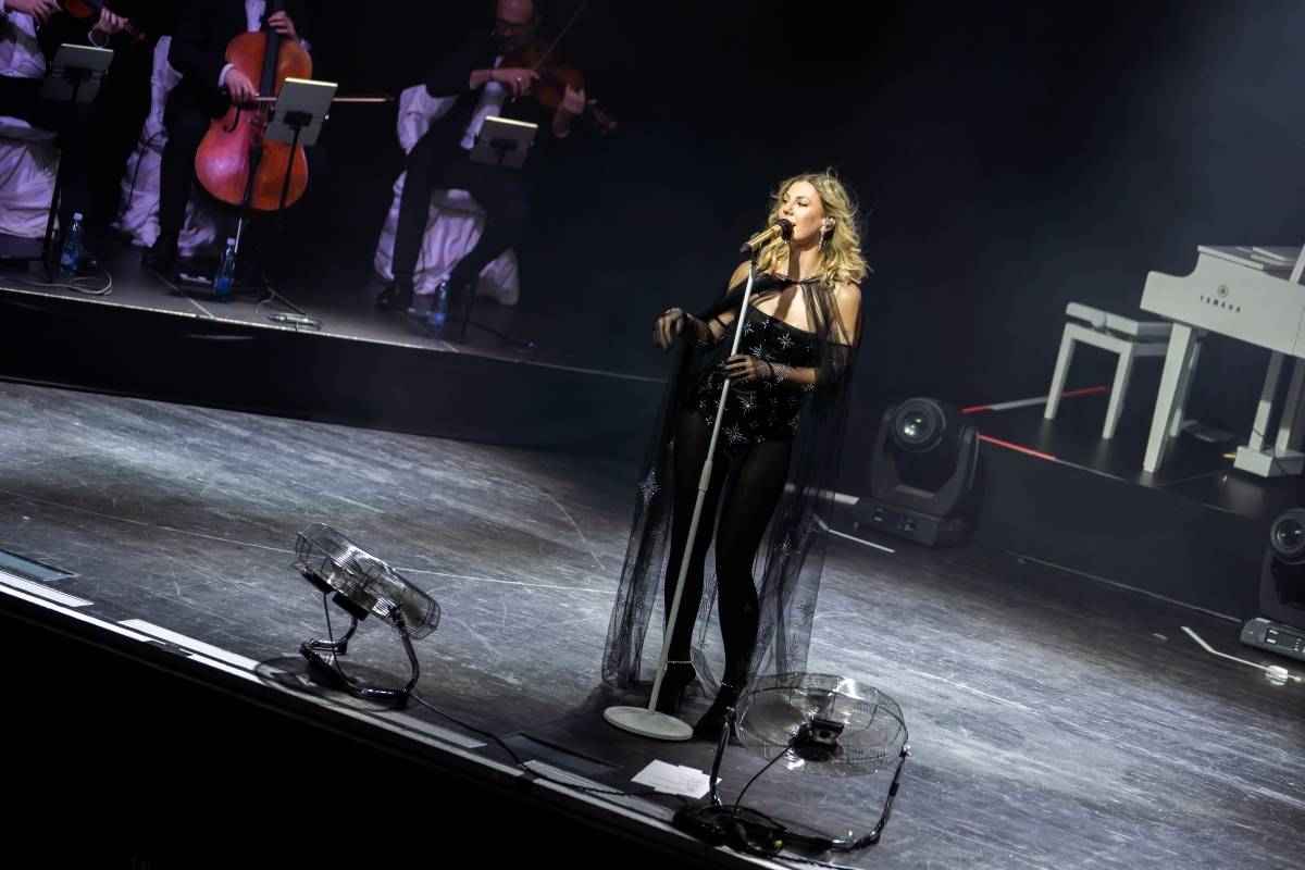 Lenny jak ji neznáte. Za doprovodu smyčcového orchestru představila v Brně své písně v unikátních aranžích