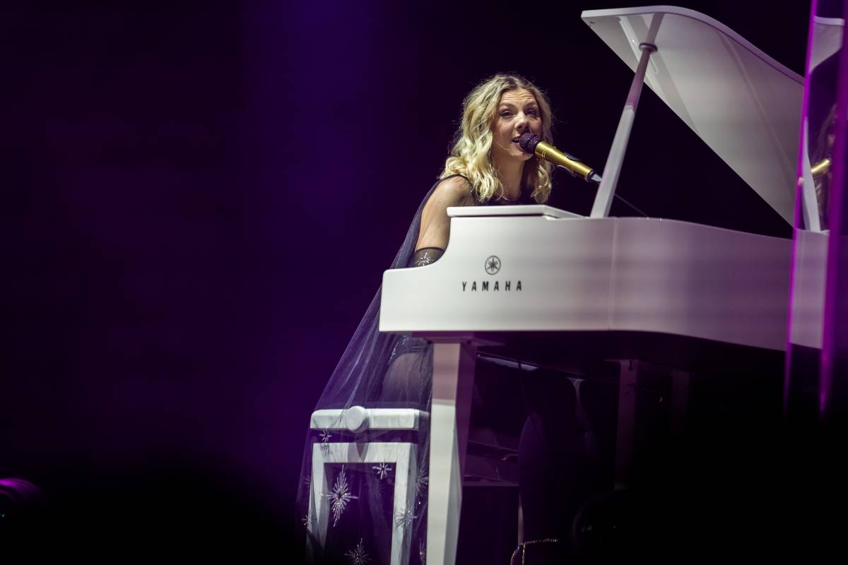 Lenny jak ji neznáte. Za doprovodu smyčcového orchestru představila v Brně své písně v unikátních aranžích