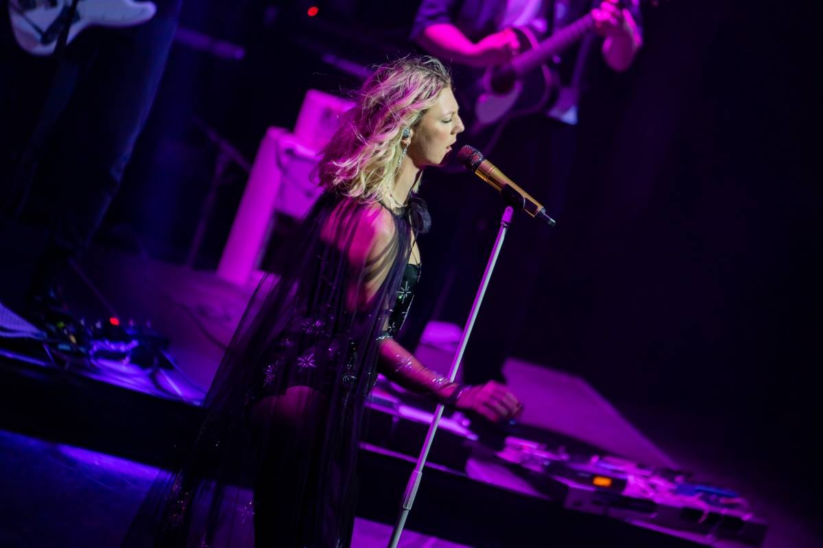 Lenny jak ji neznáte. Za doprovodu smyčcového orchestru představila v Brně své písně v unikátních aranžích