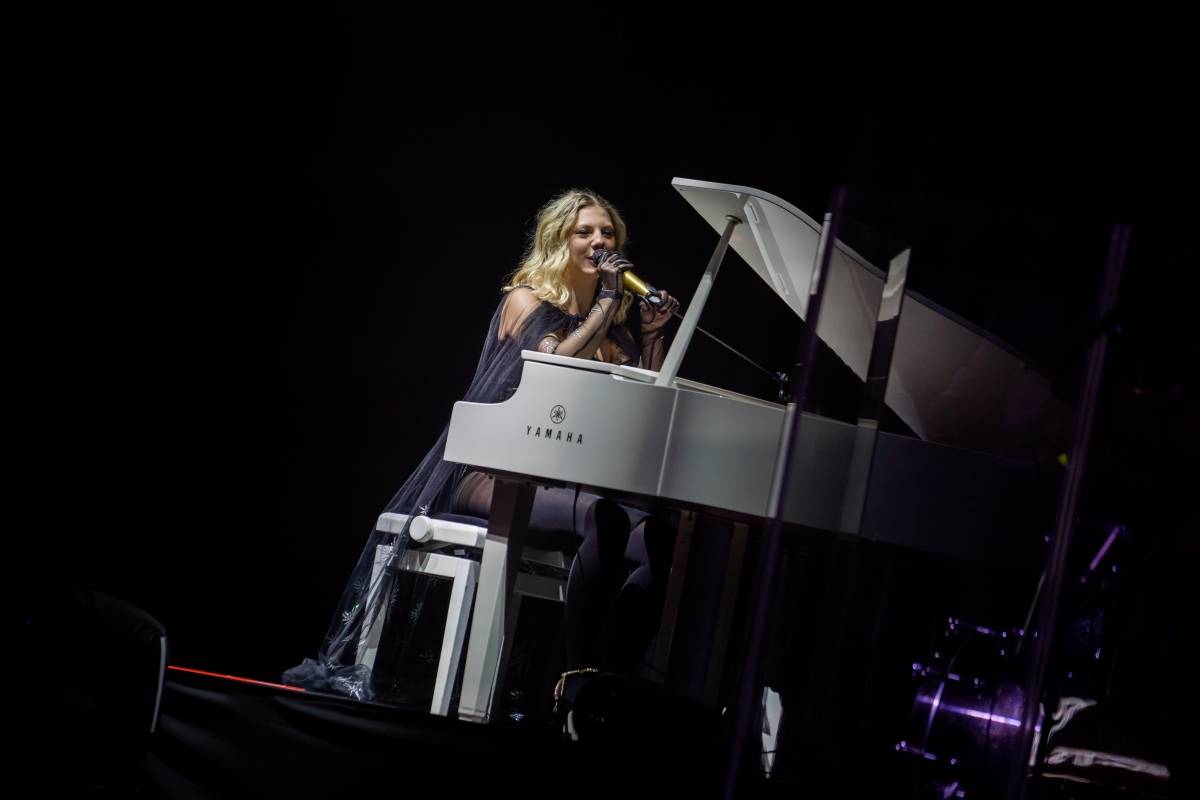 Lenny jak ji neznáte. Za doprovodu smyčcového orchestru představila v Brně své písně v unikátních aranžích