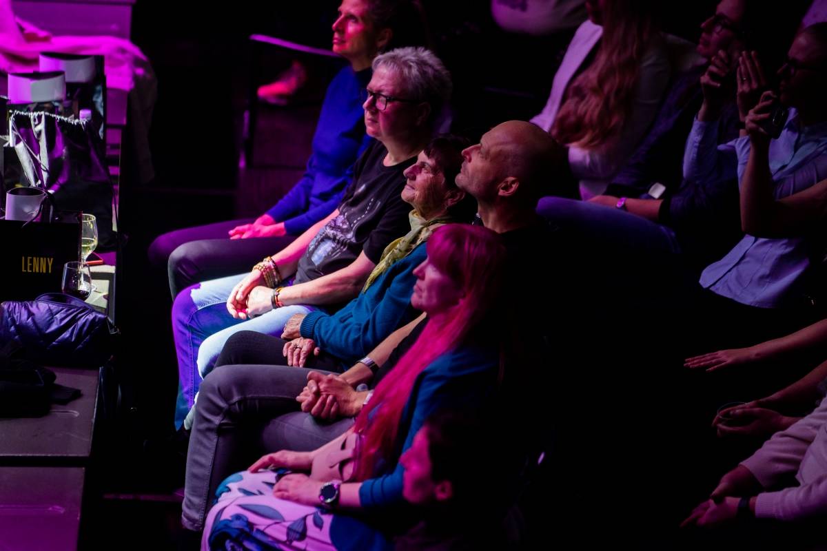 Lenny jak ji neznáte. Za doprovodu smyčcového orchestru představila v Brně své písně v unikátních aranžích