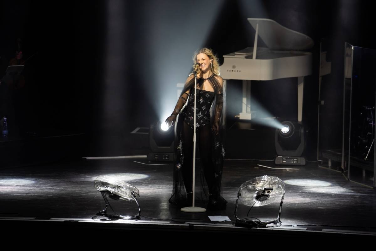 Lenny jak ji neznáte. Za doprovodu smyčcového orchestru představila v Brně své písně v unikátních aranžích