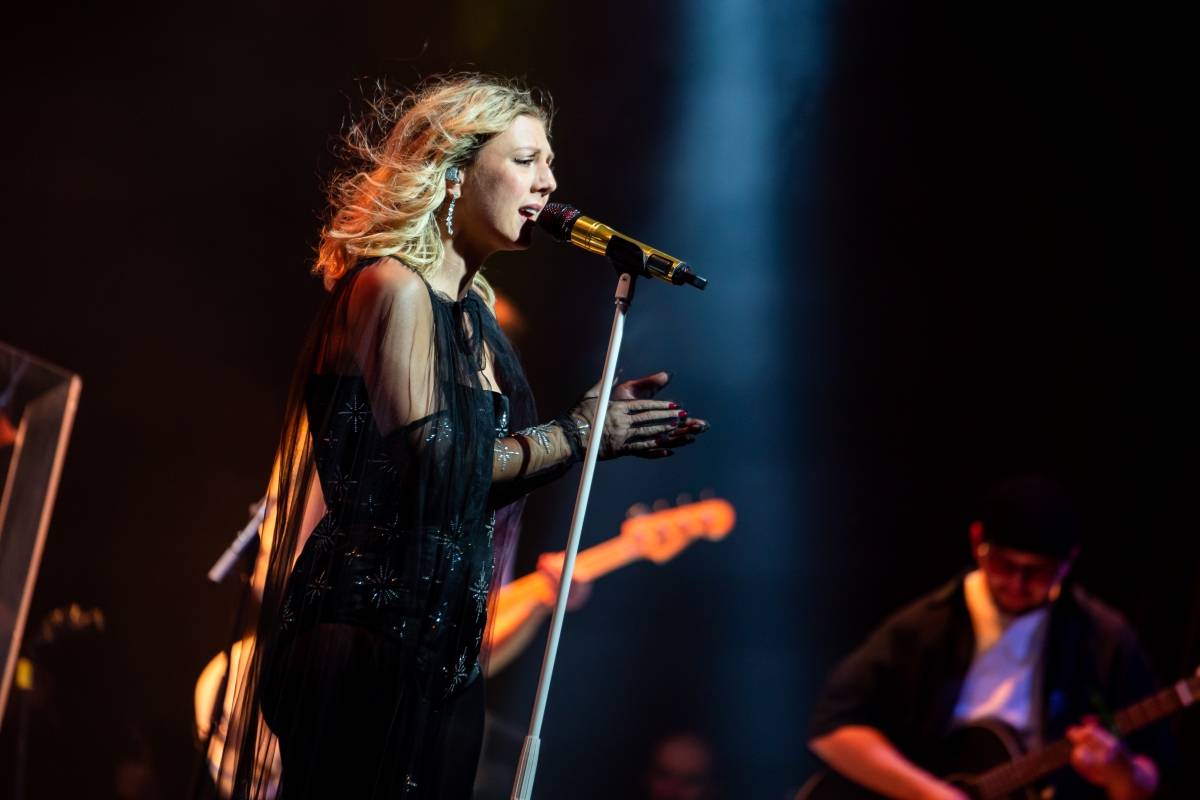 Lenny jak ji neznáte. Za doprovodu smyčcového orchestru představila v Brně své písně v unikátních aranžích