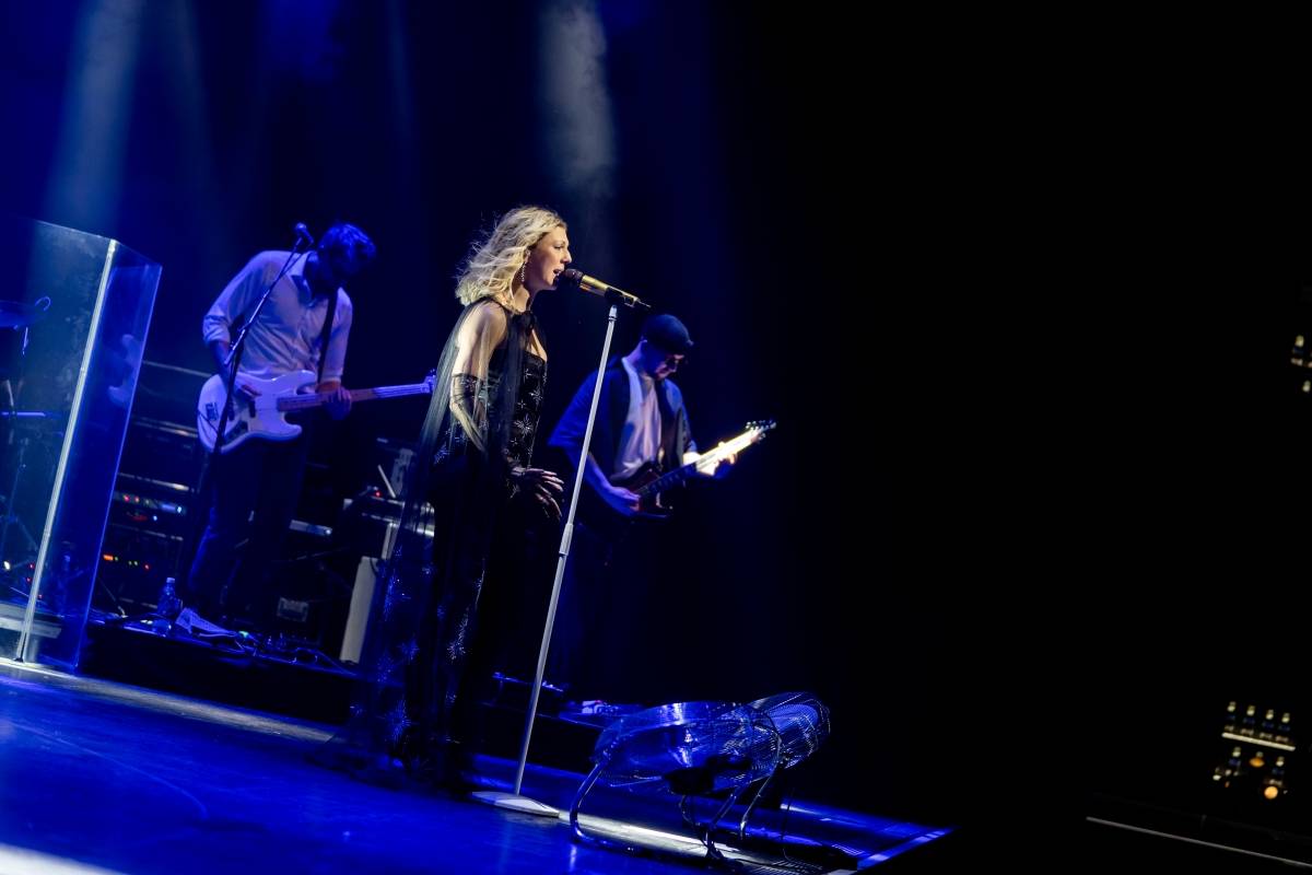 Lenny jak ji neznáte. Za doprovodu smyčcového orchestru představila v Brně své písně v unikátních aranžích