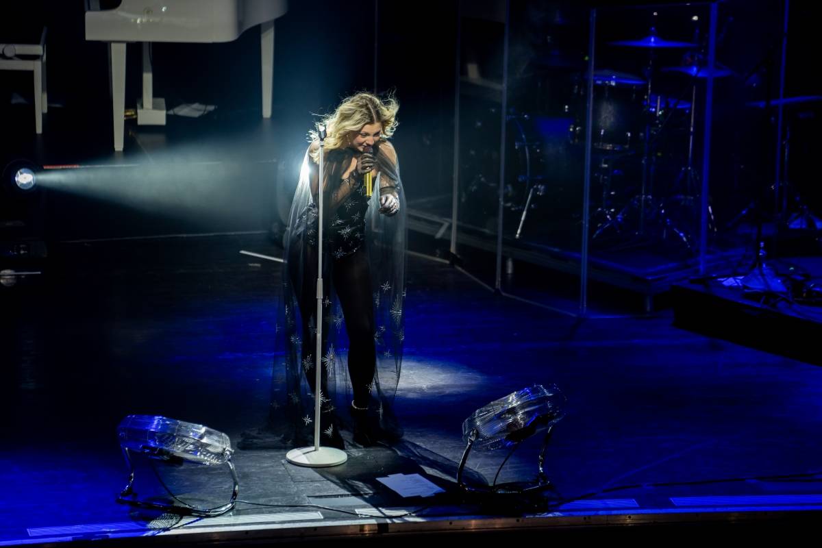 Lenny jak ji neznáte. Za doprovodu smyčcového orchestru představila v Brně své písně v unikátních aranžích