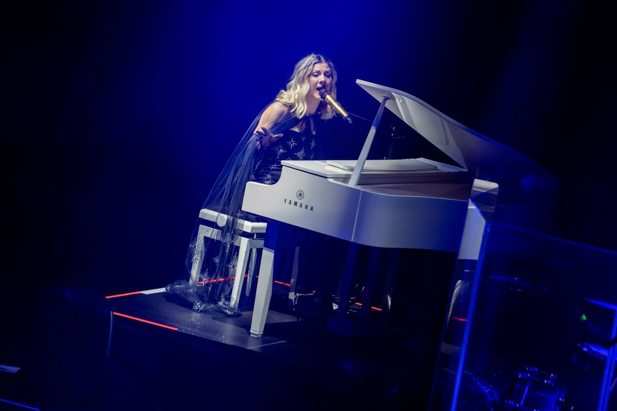 Lenny jak ji neznáte. Za doprovodu smyčcového orchestru představila v Brně své písně v unikátních aranžích