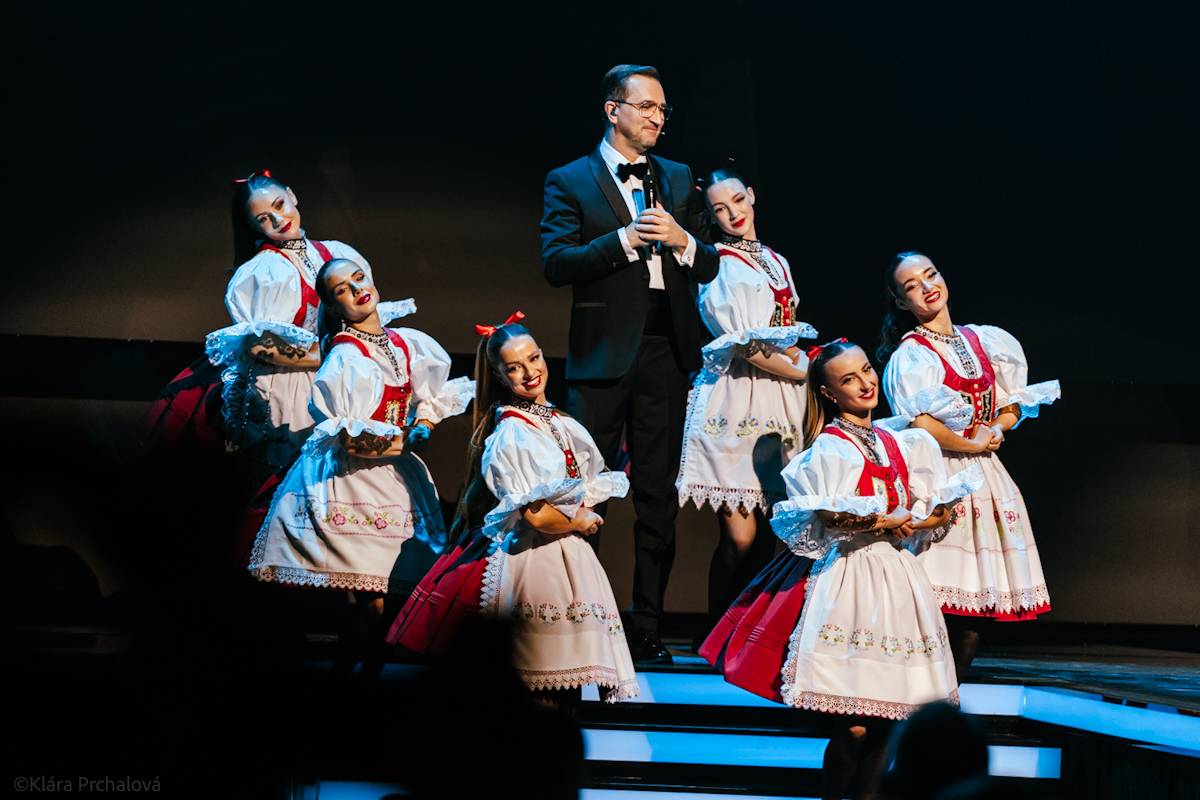 Český slavík: Dojatý Václav Noid Bárta, absolutní vítězka Ewa Farna i vzpomínka na Annu Julii Slováčkovou