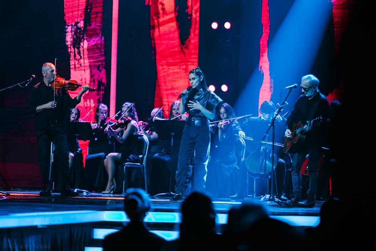 Český slavík: Dojatý Václav Noid Bárta, absolutní vítězka Ewa Farna i vzpomínka na Annu Julii Slováčkovou