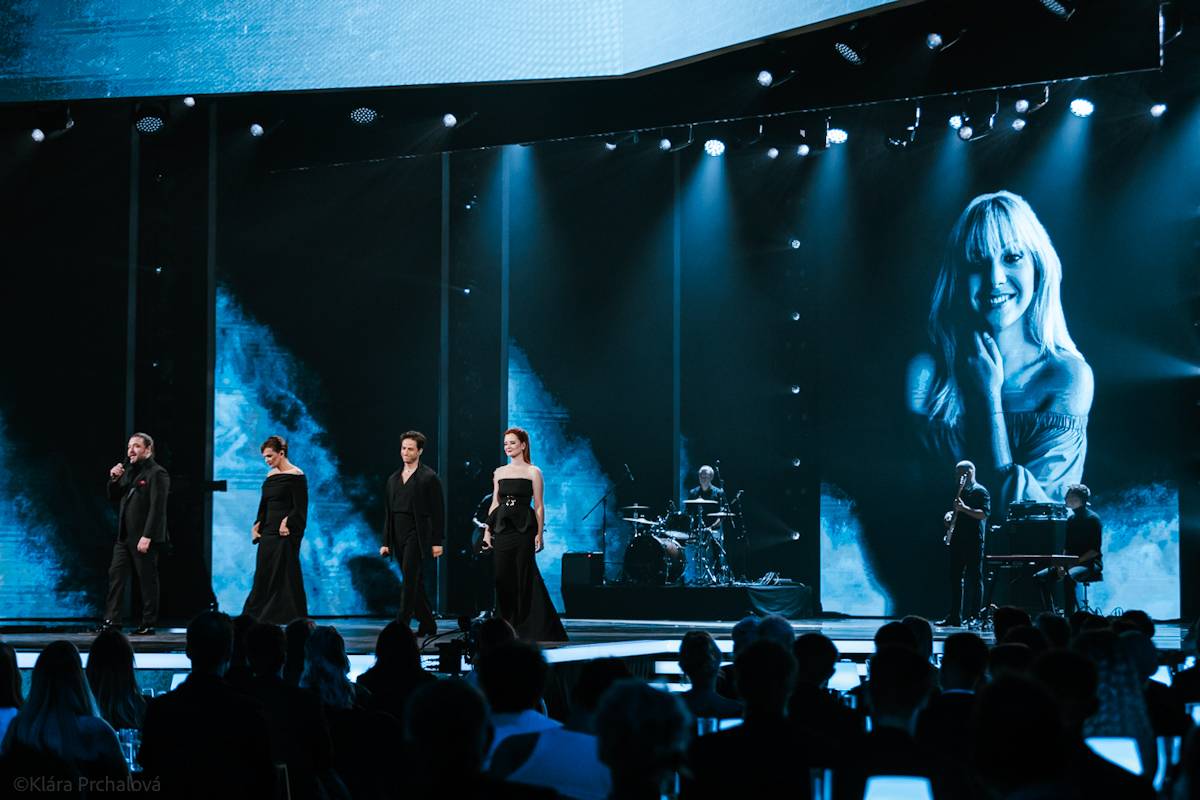 Český slavík: Dojatý Václav Noid Bárta, absolutní vítězka Ewa Farna i vzpomínka na Annu Julii Slováčkovou