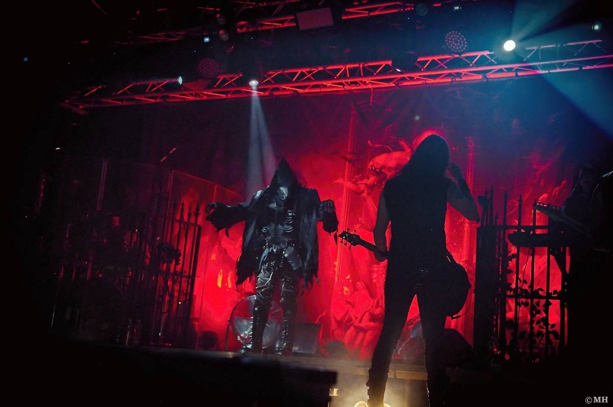 Britská metalová ikona Cradle Of Filth předvedla v Plzni temnou, teatrální show