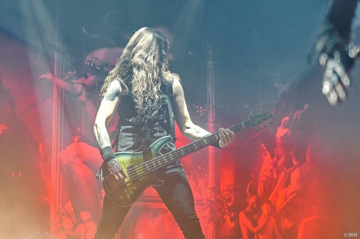 Britská metalová ikona Cradle Of Filth předvedla v Plzni temnou, teatrální show