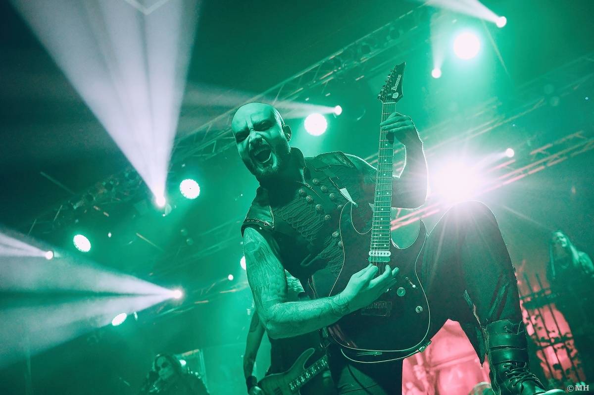 Britská metalová ikona Cradle Of Filth předvedla v Plzni temnou, teatrální show