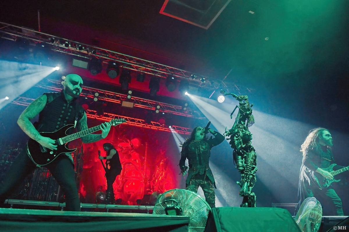 Britská metalová ikona Cradle Of Filth předvedla v Plzni temnou, teatrální show