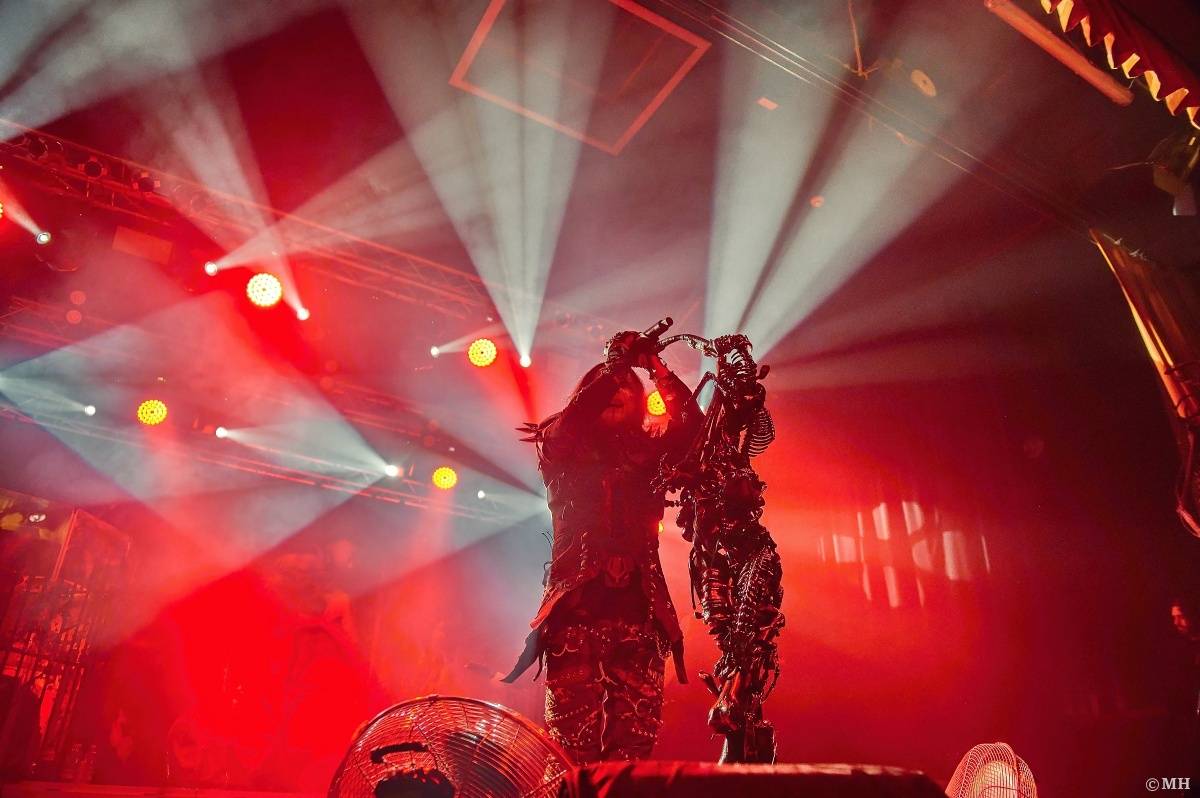 Britská metalová ikona Cradle Of Filth předvedla v Plzni temnou, teatrální show