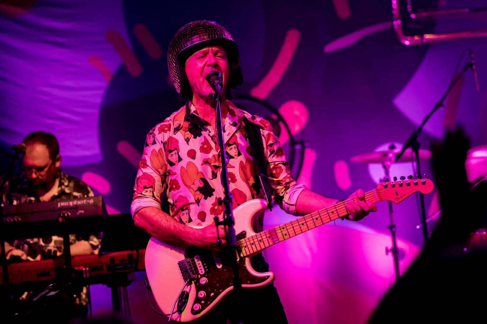 Mig 21 dováděli v Lucerna Music Baru, Jiří Macháček laškoval s fanynkami