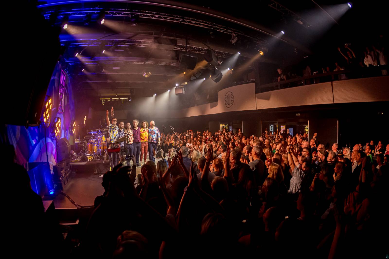 Mig 21 dováděli v Lucerna Music Baru, Jiří Macháček laškoval s fanynkami