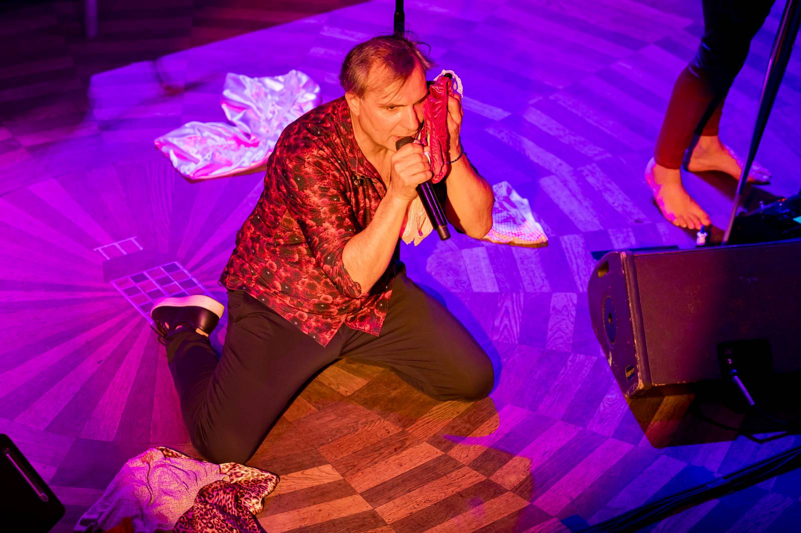 Mig 21 dováděli v Lucerna Music Baru, Jiří Macháček laškoval s fanynkami