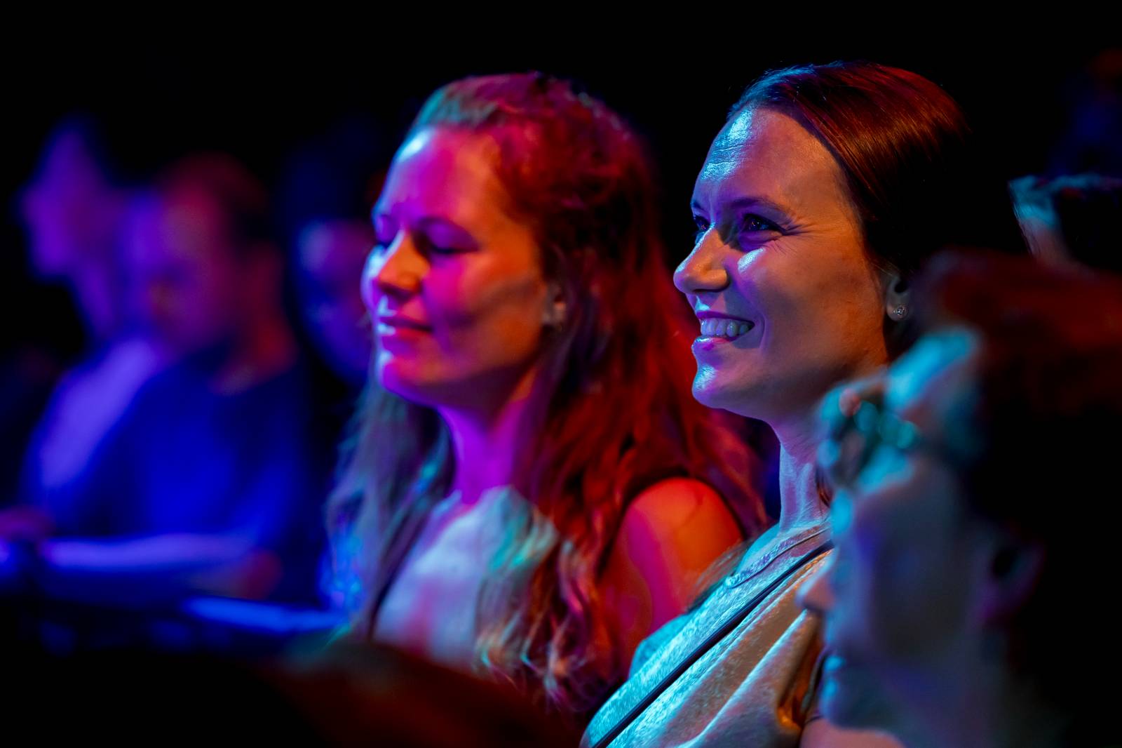 Mig 21 dováděli v Lucerna Music Baru, Jiří Macháček laškoval s fanynkami