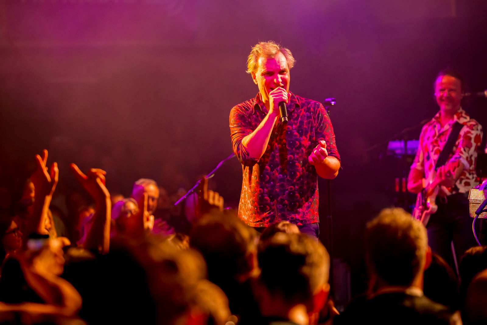 Mig 21 dováděli v Lucerna Music Baru, Jiří Macháček laškoval s fanynkami