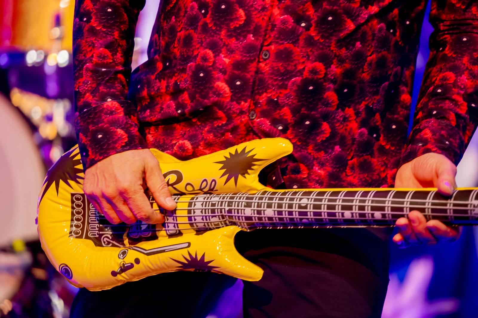 Mig 21 dováděli v Lucerna Music Baru, Jiří Macháček laškoval s fanynkami