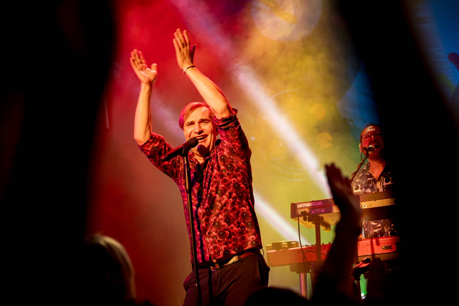 Mig 21 dováděli v Lucerna Music Baru, Jiří Macháček laškoval s fanynkami