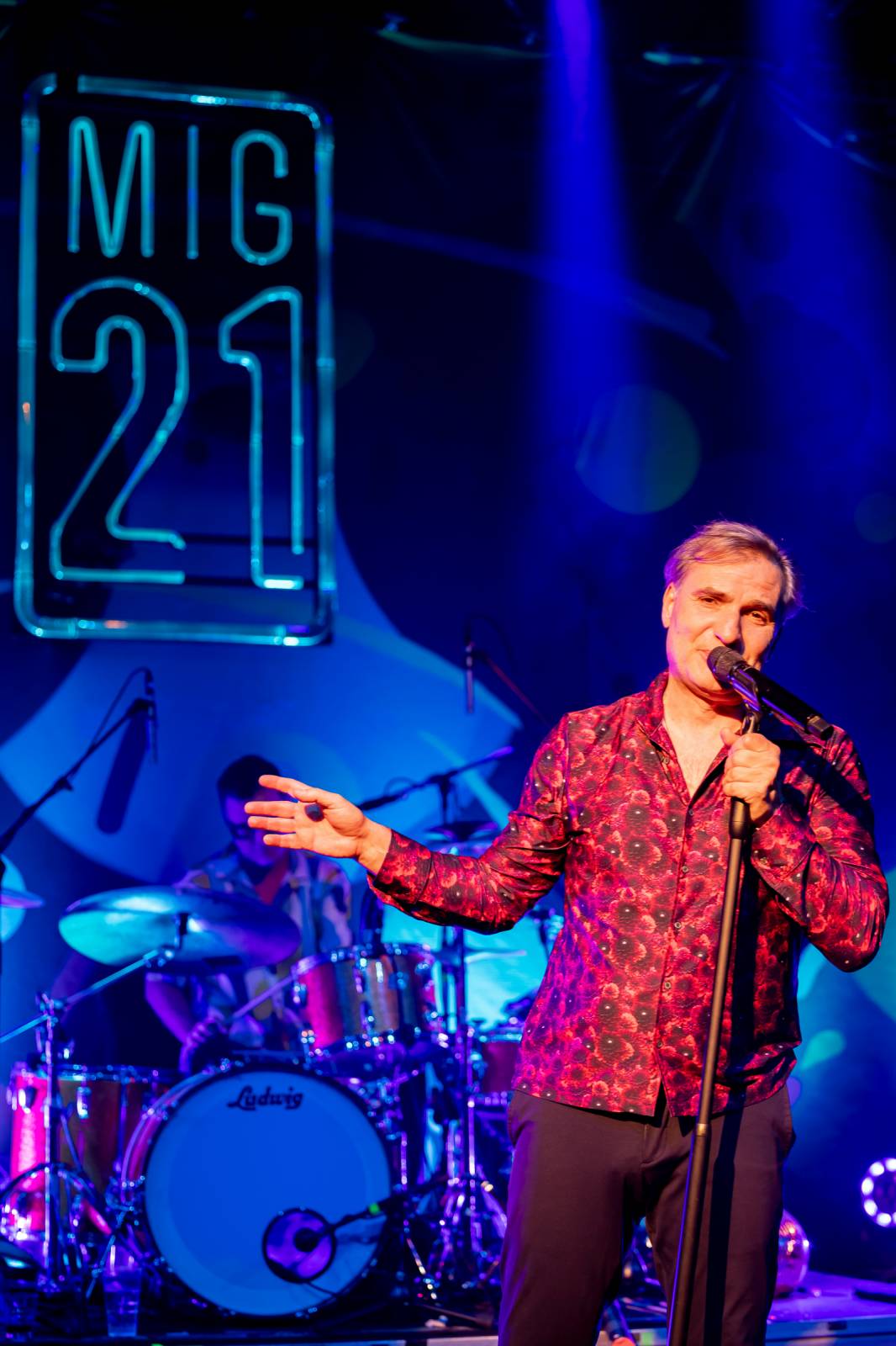 Mig 21 dováděli v Lucerna Music Baru, Jiří Macháček laškoval s fanynkami