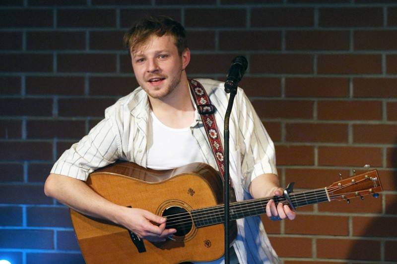 Písně Thoma Artwaye v komorní atmosféře brněnské kavárny