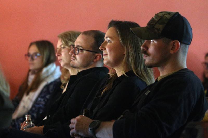 Písně Thoma Artwaye v komorní atmosféře brněnské kavárny