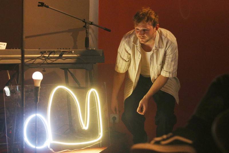 Písně Thoma Artwaye v komorní atmosféře brněnské kavárny