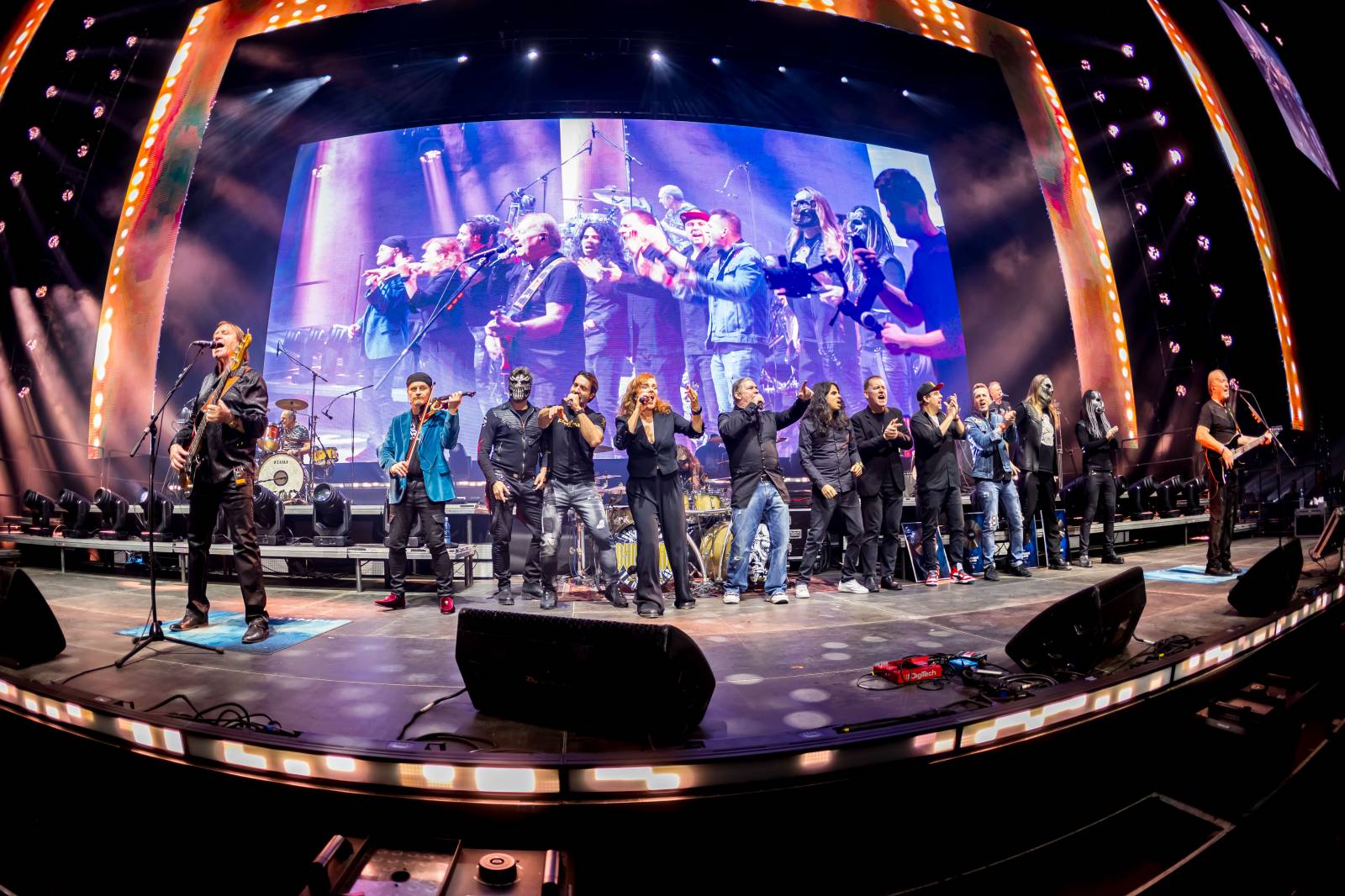 Olympic slavil v O2 areně Rockové Vánoce, pozval si Martu Jandovou, Dymytry i Petra Koláře