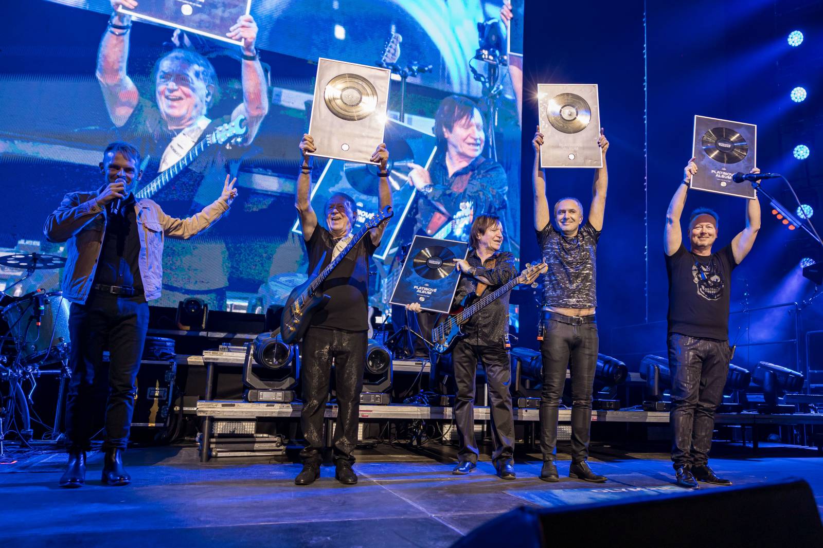 Olympic slavil v O2 areně Rockové Vánoce, pozval si Martu Jandovou, Dymytry i Petra Koláře