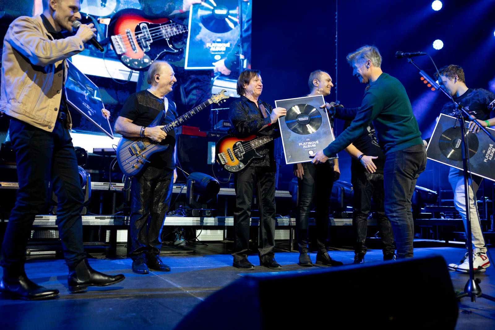 Olympic slavil v O2 areně Rockové Vánoce, pozval si Martu Jandovou, Dymytry i Petra Koláře
