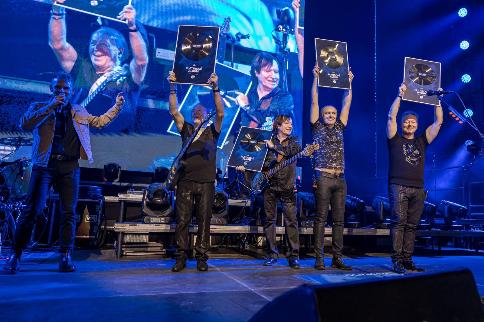 Olympic slavil v O2 areně Rockové Vánoce, pozval si Martu Jandovou, Dymytry i Petra Koláře