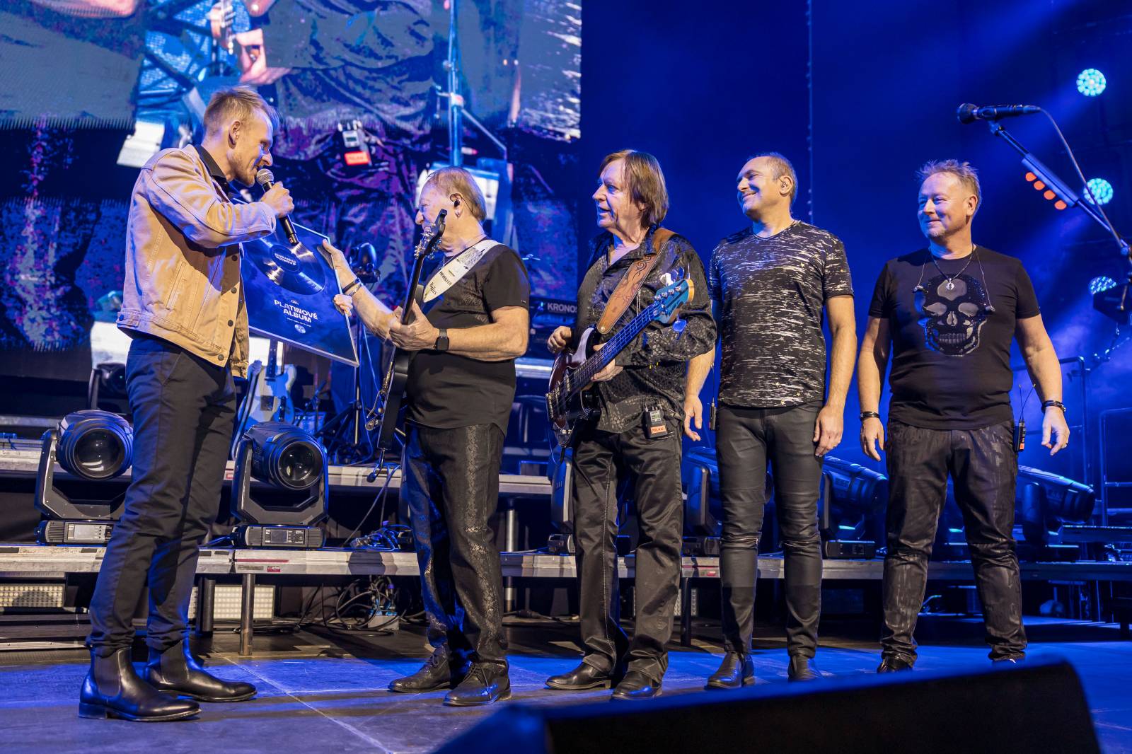 Olympic slavil v O2 areně Rockové Vánoce, pozval si Martu Jandovou, Dymytry i Petra Koláře