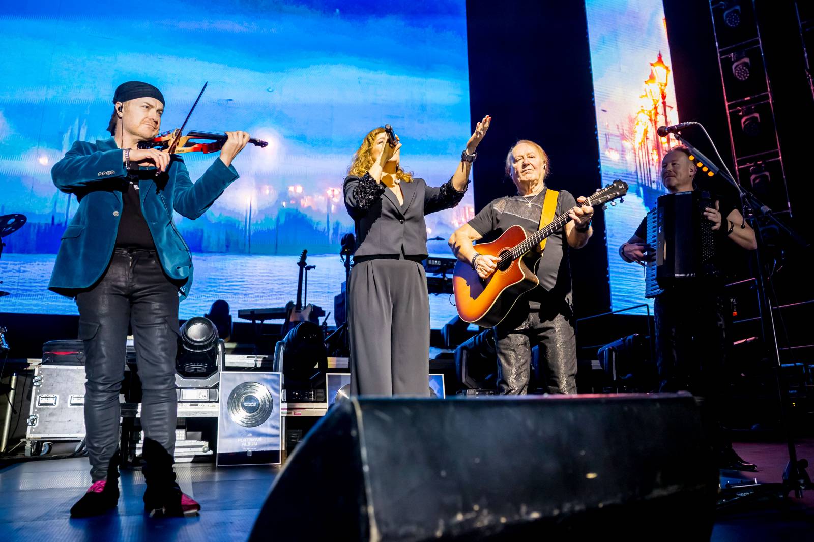 Olympic slavil v O2 areně Rockové Vánoce, pozval si Martu Jandovou, Dymytry i Petra Koláře