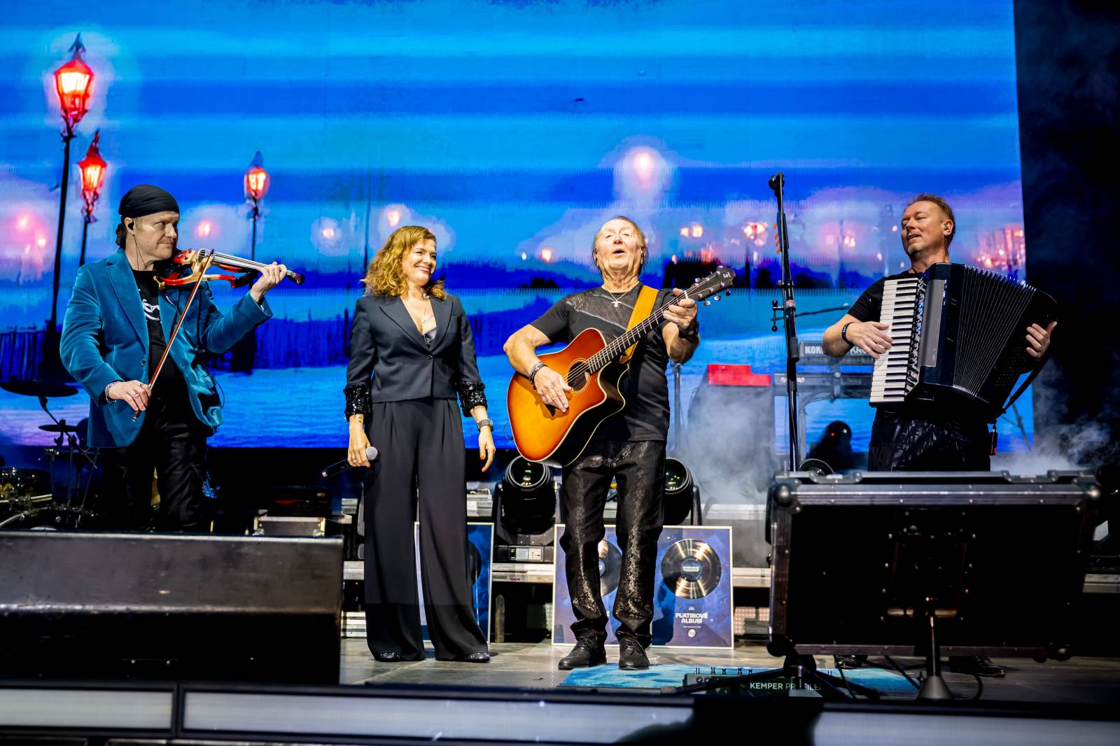 Olympic slavil v O2 areně Rockové Vánoce, pozval si Martu Jandovou, Dymytry i Petra Koláře