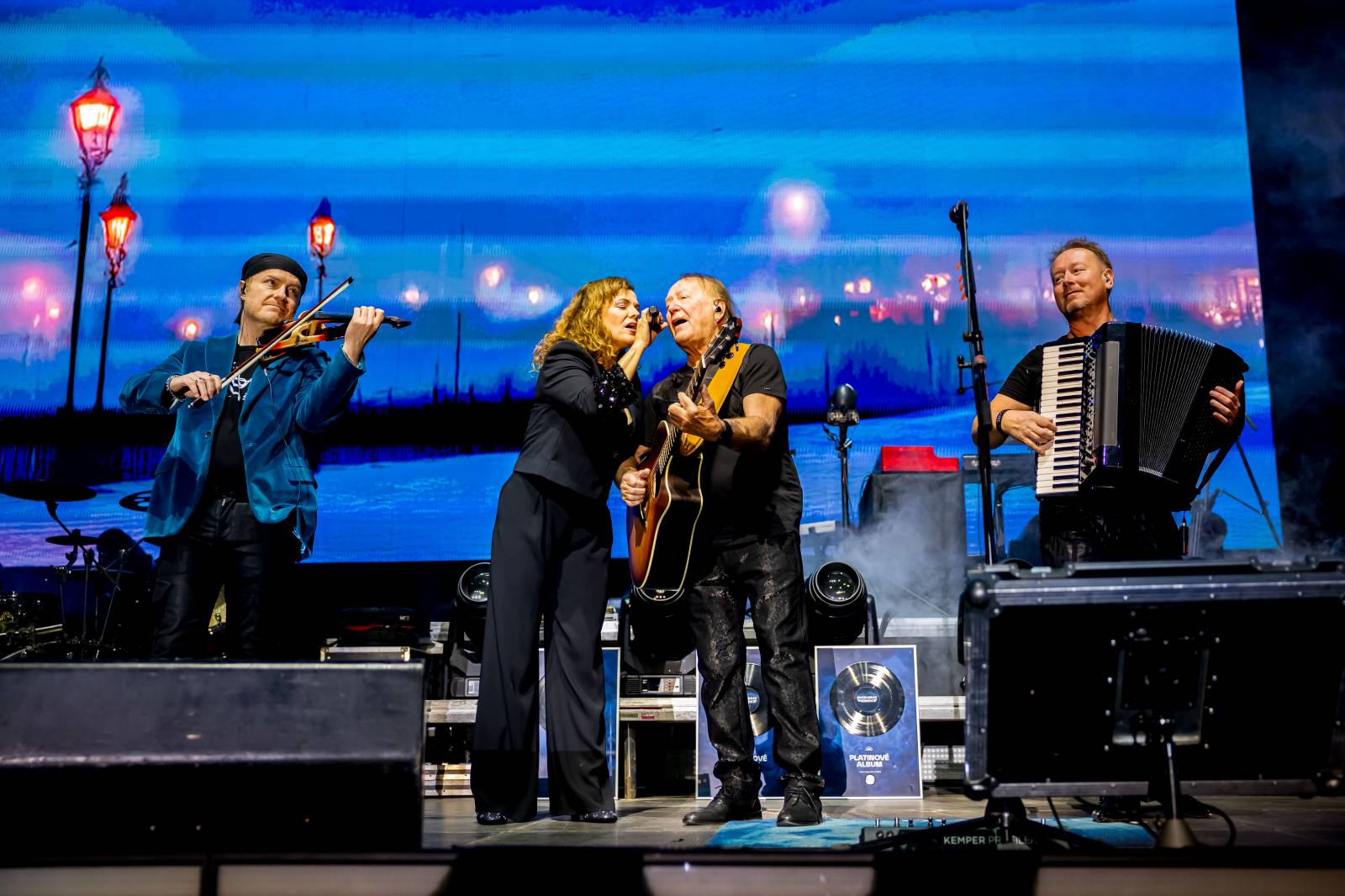 Olympic slavil v O2 areně Rockové Vánoce, pozval si Martu Jandovou, Dymytry i Petra Koláře