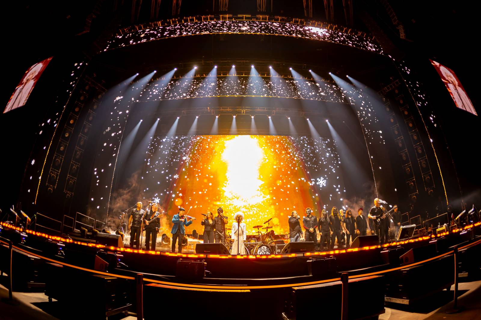 Olympic slavil v O2 areně Rockové Vánoce, pozval si Martu Jandovou, Dymytry i Petra Koláře