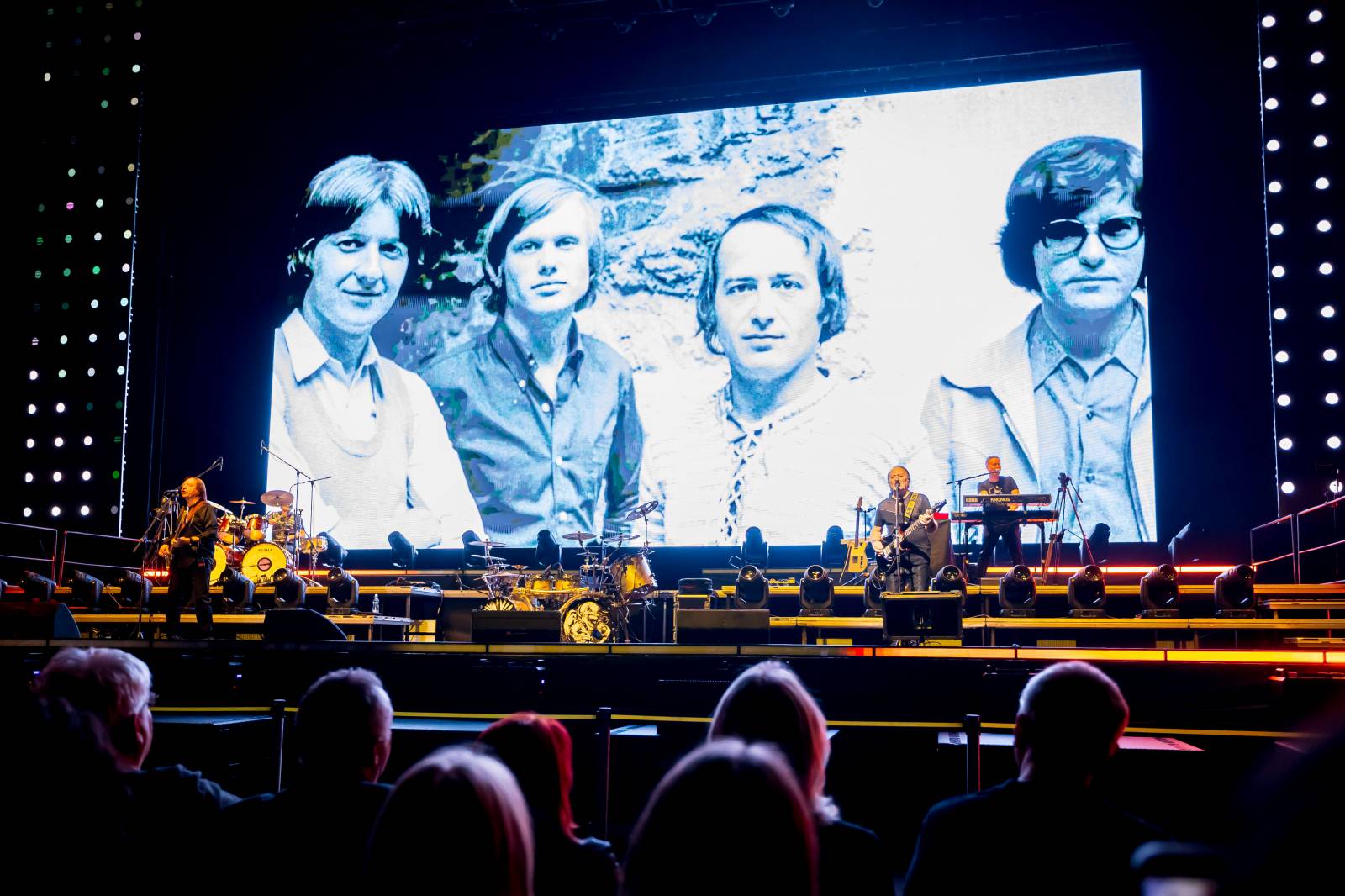 Olympic slavil v O2 areně Rockové Vánoce, pozval si Martu Jandovou, Dymytry i Petra Koláře