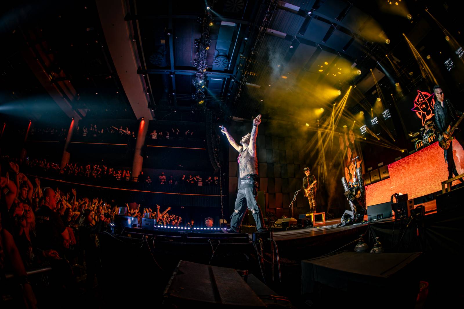 Rybičky 48 vyprodaly Forum Karlín. Nové album jim křtil Ota Váňa z Kabátu