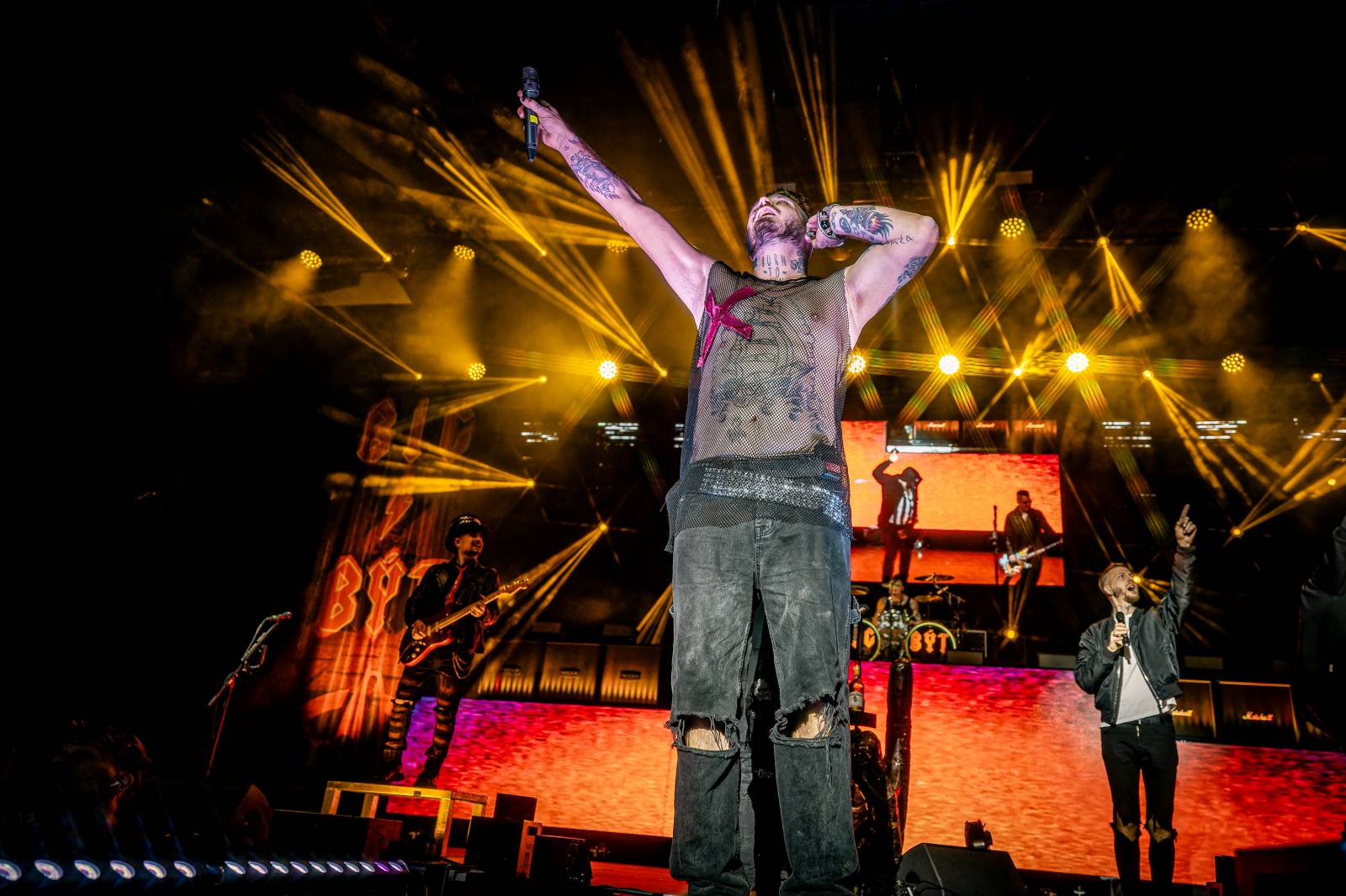 Rybičky 48 vyprodaly Forum Karlín. Nové album jim křtil Ota Váňa z Kabátu