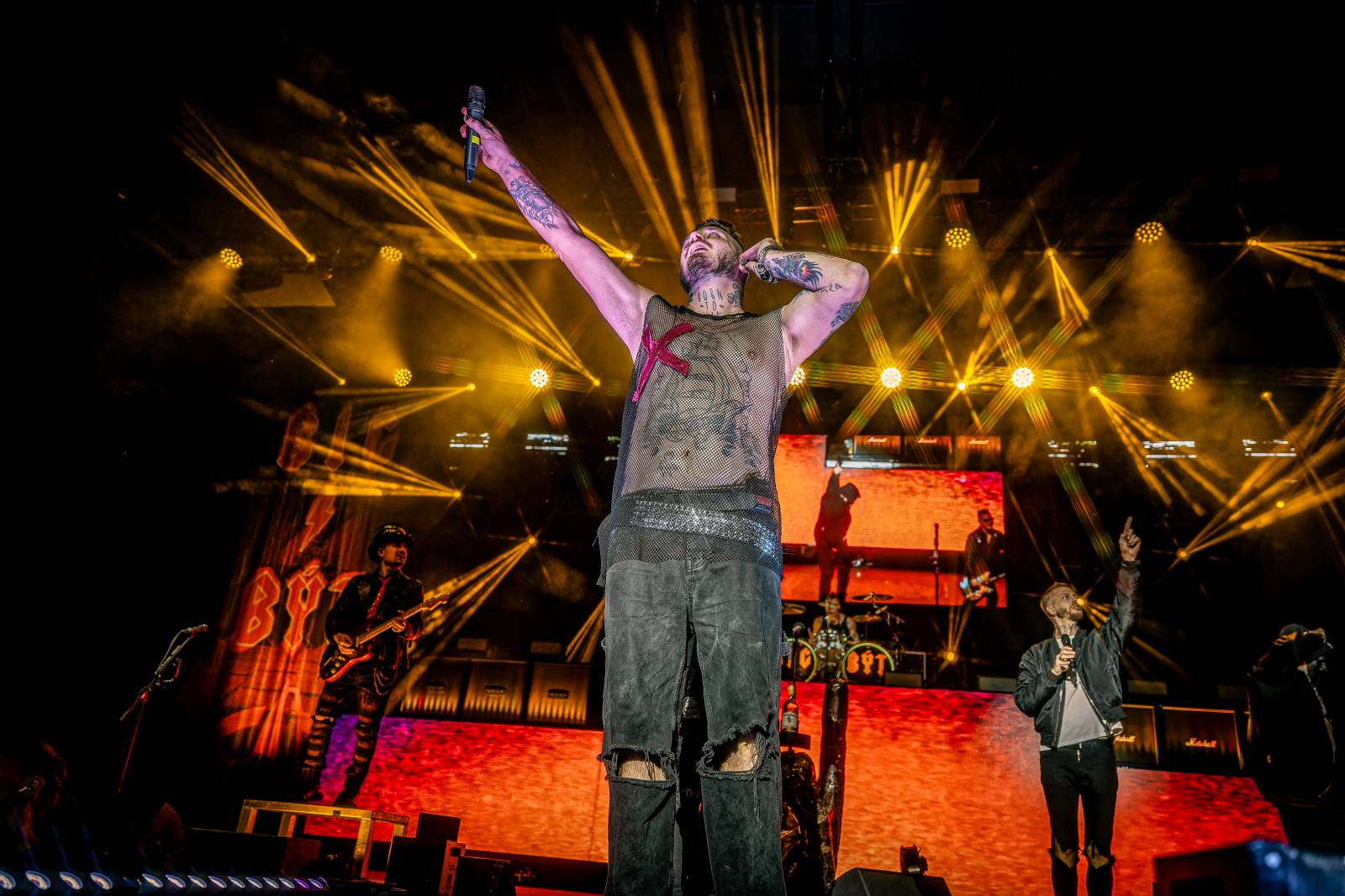 Rybičky 48 vyprodaly Forum Karlín. Nové album jim křtil Ota Váňa z Kabátu