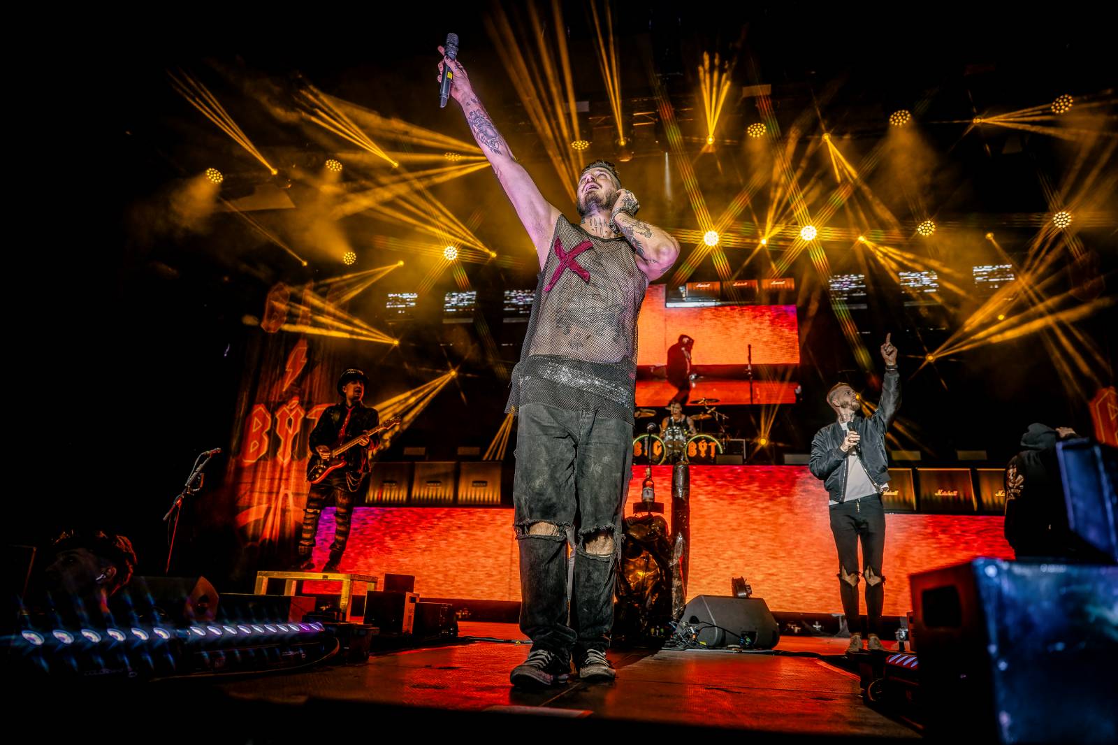 Rybičky 48 vyprodaly Forum Karlín. Nové album jim křtil Ota Váňa z Kabátu