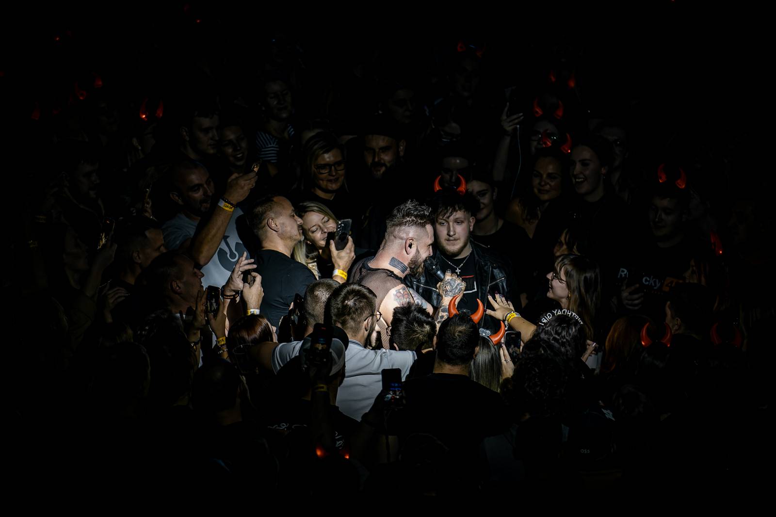 Rybičky 48 vyprodaly Forum Karlín. Nové album jim křtil Ota Váňa z Kabátu