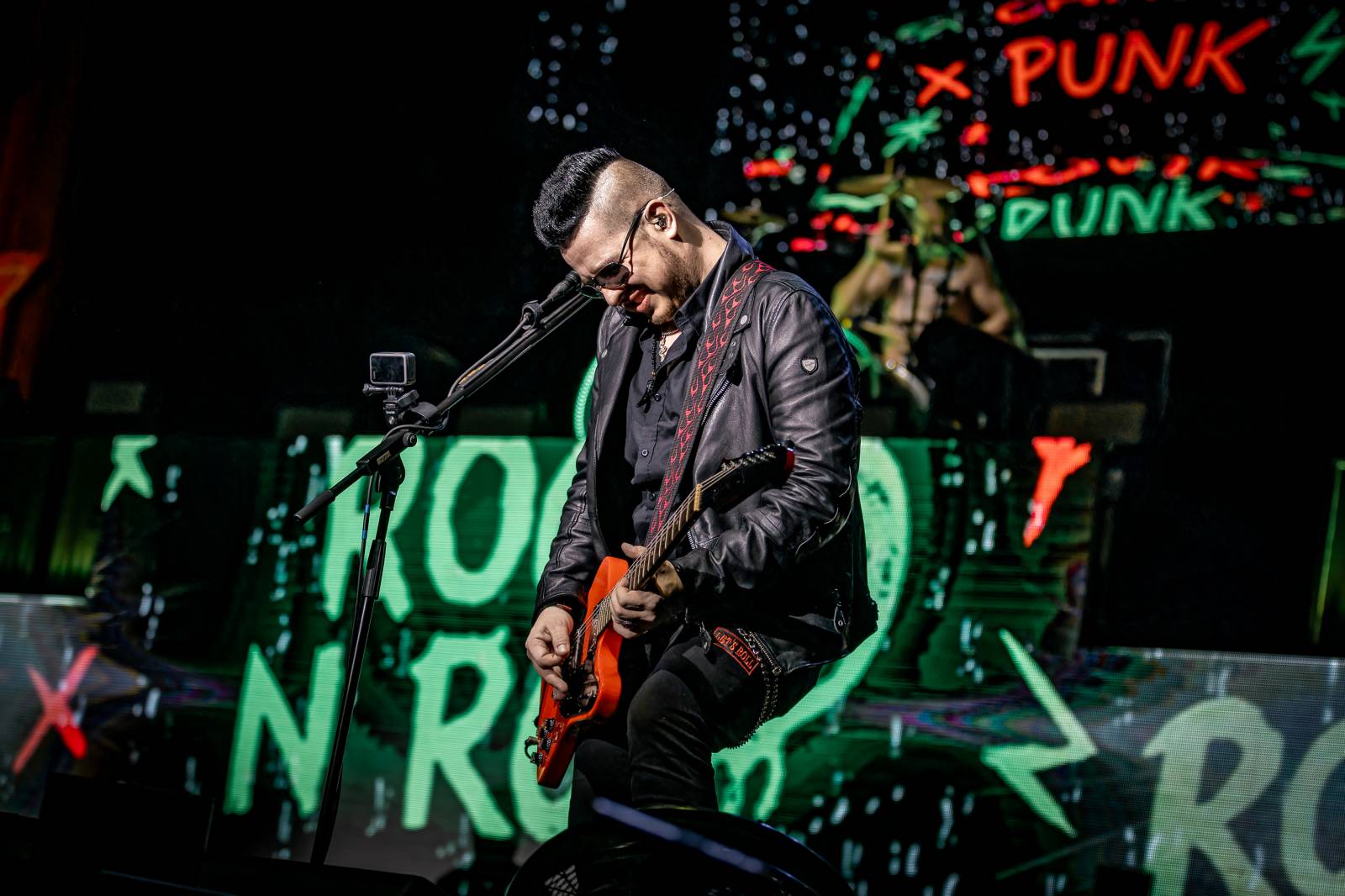 Rybičky 48 vyprodaly Forum Karlín. Nové album jim křtil Ota Váňa z Kabátu