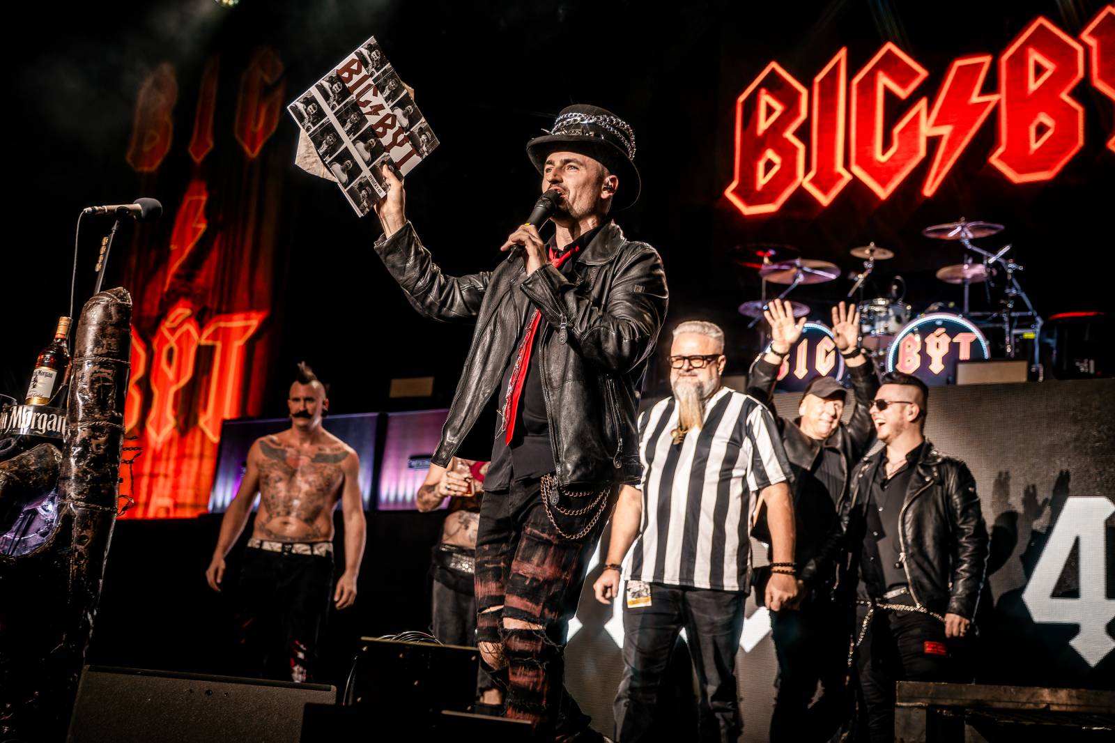 Rybičky 48 vyprodaly Forum Karlín. Nové album jim křtil Ota Váňa z Kabátu