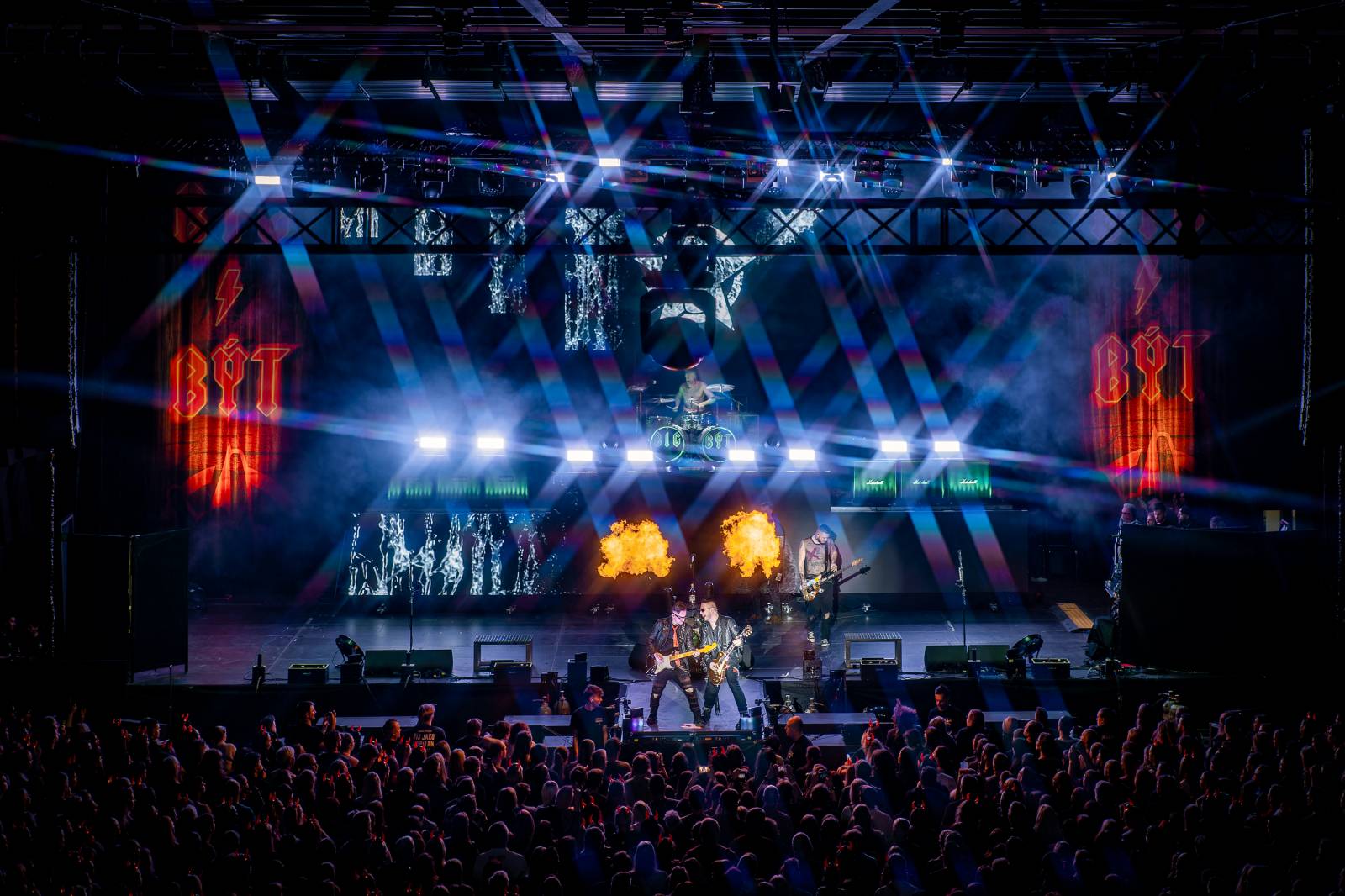 Rybičky 48 vyprodaly Forum Karlín. Nové album jim křtil Ota Váňa z Kabátu